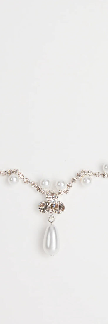 Chic Elegance Rhinestone And Pearl Necklace