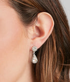 Get ready for any event with the Elegant Style Rhinestone Necklace And Earrings Set in silver, an essential start to creating a versatile outfit for women for parties, cocktail hours, or Valentine's Day events.