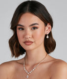 Get ready for any event with the Endless Glam Rhinestone Collar And Earrings Set in gold, an essential start to creating a versatile holiday outfit for women for holiday parties, cocktail hours, or NYE events.