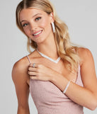 Get ready for any event with the Rhinestone Collar, Duster Earrings, And Bracelet Set in silver, an essential start to creating a versatile outfit for women for parties, cocktail hours, or Valentine's Day events.