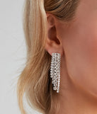 Get ready for any event with the Rhinestone Collar, Duster Earrings, And Bracelet Set in silver, an essential start to creating a versatile outfit for women for parties, cocktail hours, or Valentine's Day events.