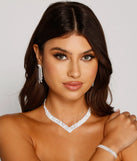 Get ready for any event with the Rhinestone Collar, Duster Earrings, And Bracelet Set in silver, an essential start to creating a versatile outfit for women for parties, cocktail hours, or Valentine's Day events.