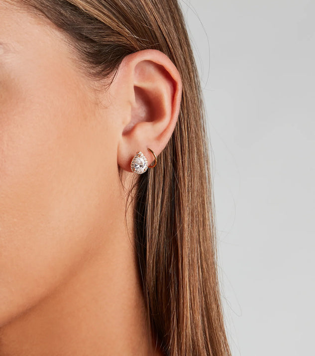 The Delicate Glam Necklace And Studs Set in gold is a women's workwear piece offering a trendy style and unique accents, perfect for effortlessly creating an outfit-of-the-day look that transitions your office look to going-out ready.