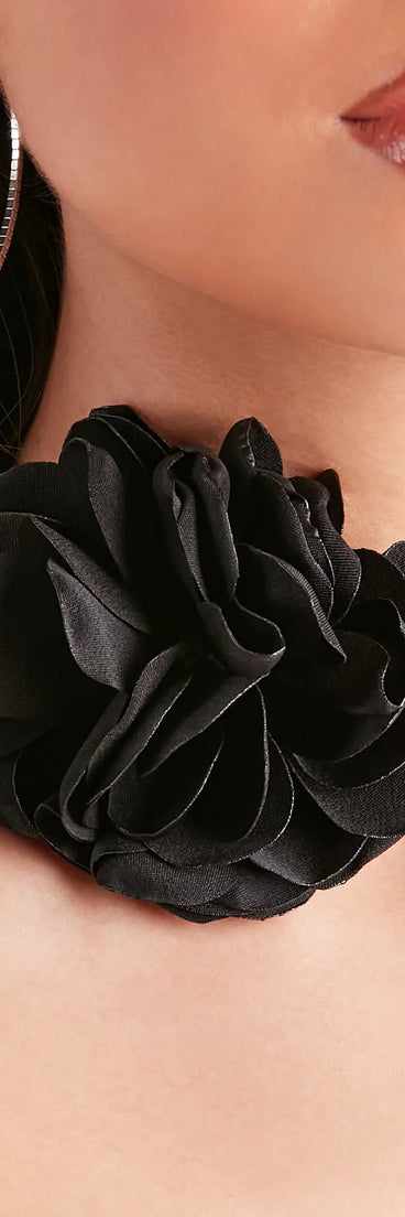 Trendsetter Status Rosette Velvet Choker Necklace