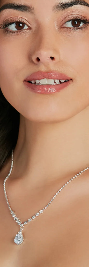 The Elegantly Chic Rhinestone Necklace And Earrings Set helps create a chic silver women's cocktail outfit with a trendy texture and stylish design, ideal for wedding guest cocktail outfits or dinner parties