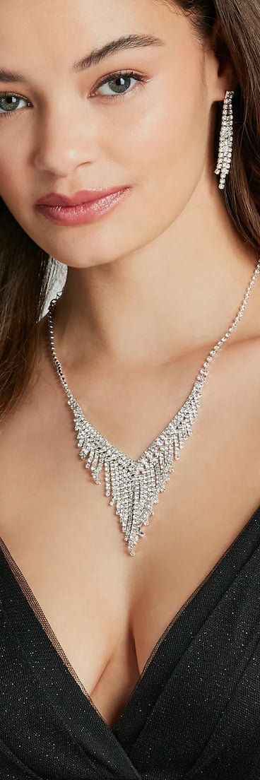 The Feeling Luxe Rhinestone Fringe Necklace And Earrings Set helps create a chic silver women's cocktail outfit with a trendy texture and stylish design, ideal for wedding guest cocktail outfits or dinner parties.