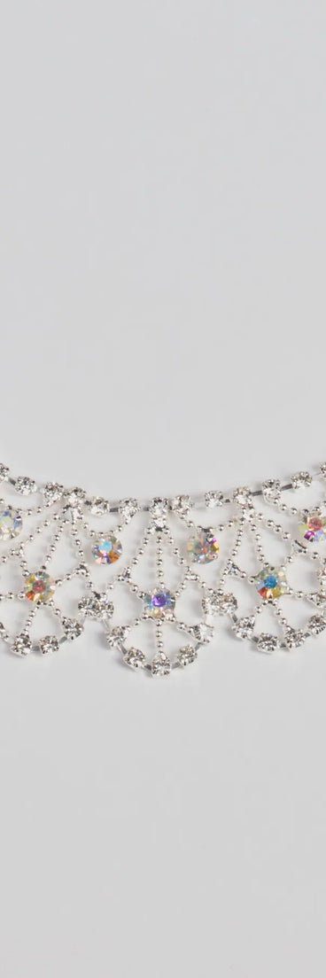 Get ready for any event with the Divine Sparkle Scallop Rhinestone Collar Necklace in silver, an essential start to creating a versatile outfit for women for parties, cocktail hours, or Valentine's Day events.