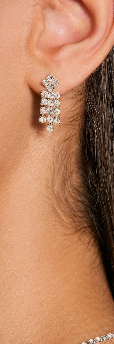 Homecoming jewelry and accessories like the Sparkle Status Rhinestone Necklace And Earrings Set provide the finishing touch to help you dazzle at HOCO 2024!