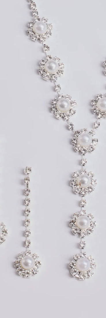 The Truly Glam Rhinestone and Pearl Lariat Necklace Set helps create a chic silver women's cocktail outfit with a trendy texture and stylish design, ideal for wedding guest cocktail outfits or dinner parties.