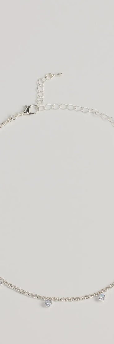 Get ready for any event with the Delicate Shine Clear Stone And Rhinestone Choker in silver, an essential start to creating a versatile holiday outfit for women for holiday parties, cocktail hours, or NYE events.