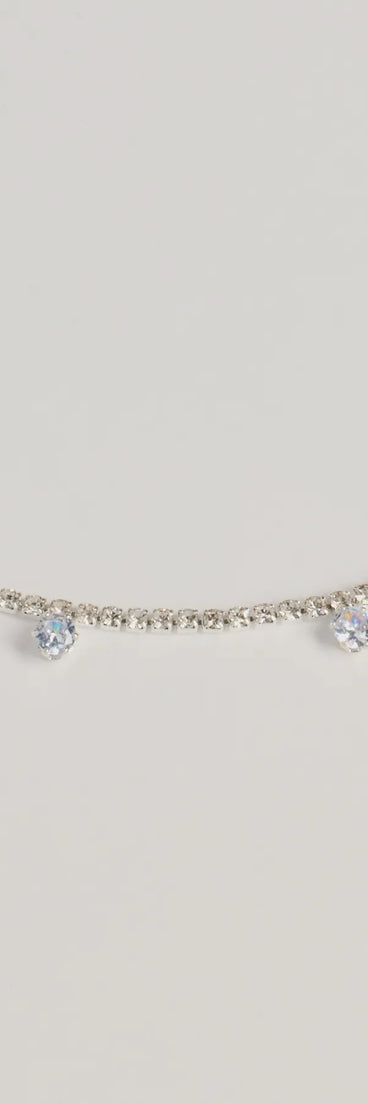 Get ready for any event with the Delicate Shine Clear Stone And Rhinestone Choker in silver, an essential start to creating a versatile holiday outfit for women for holiday parties, cocktail hours, or NYE events.