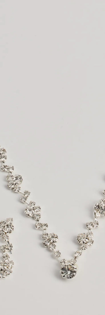 Get ready for any event with the Shimmering Statement Rhinestone Cluster Necklace Set in silver, an essential start to creating a versatile holiday outfit for women for holiday parties, cocktail hours, or NYE events.
