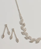 Get ready for any event with the Enchanting Glitz Rhinestone Leaf Necklace Set in silver, an essential start to creating a versatile outfit for women for parties, cocktail hours, or Valentine's Day events.