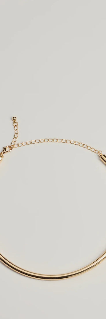 Sleek Essential Metal Necklace, a trendy gold addition to women's going-out outfits, is ideal for Christmas party outfits, chic NYE attire, or winter night-out looks that keep you on-trend!