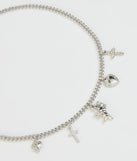 The Feelin' Trendy Chain-Link Charm Necklace in silver brings edge and energy to your vibe, ready to elevate any festival look or concert outfit.