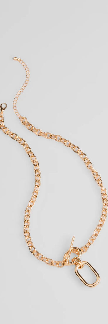 Stay on-trend this season with the Extra Radiance Statement Toggle Chain Necklace in gold, a must-have for creating stylish and effortless spring outfits for women.