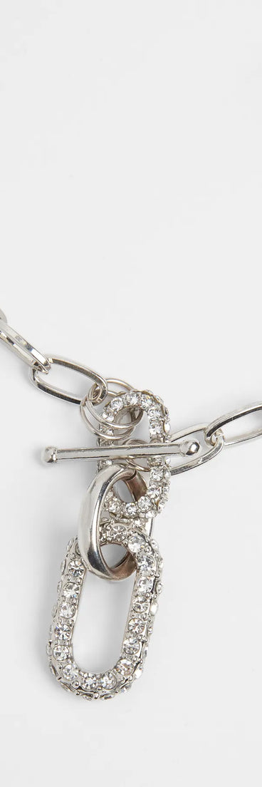 The Cultivated Glam Rhinestone Chain-Link Necklace in silver brings edge and energy to your vibe, ready to elevate any festival look or concert outfit.