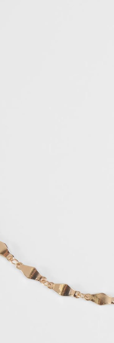 Get inspired with the Definite Moment Chain Necklace, a feed-worthy gold piece that’s part of Windsor's updated and curated women’s clothing edit packed with must-have fall outfit ideas.