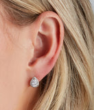 Get ready for any event with the Cubic Zirconia Teardrop Necklace And Studs in silver, an essential start to creating a versatile outfit for women for parties, cocktail hours, or Valentine's Day events.