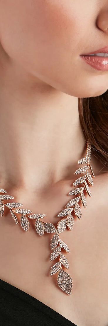 Stay on-trend this season with the Luxe Leaf Lariat And Duster Earrings in gold, a must-have for creating stylish and effortless fall looks.