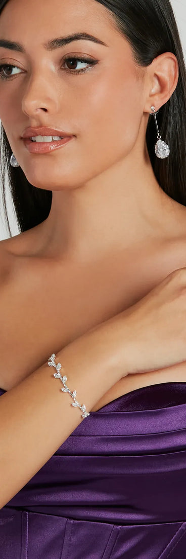 Get inspired with the Ever So Luxe Cubic Zirconia Leaf-Shaped Dainty Bracelet, a feed-worthy piece that’s part of Windsor's updated and curated women’s clothing edit packed with must-have fall outfit ideas.