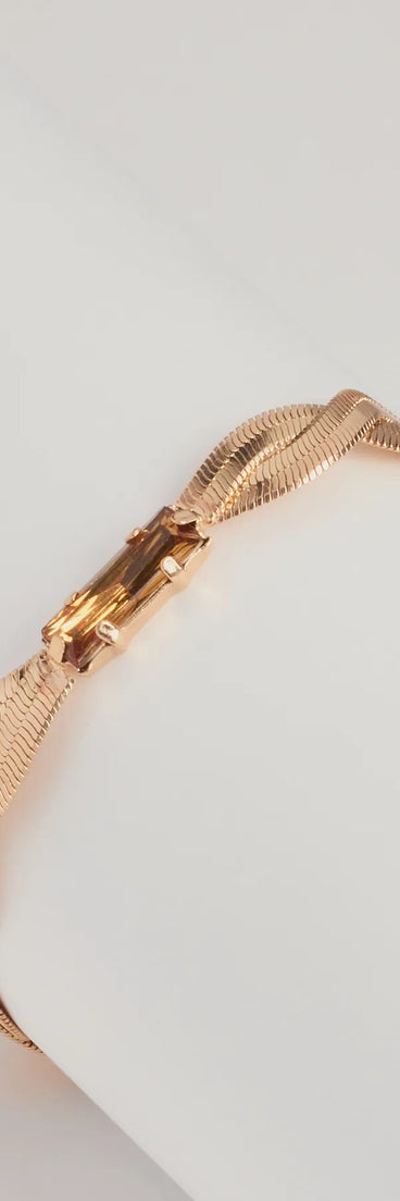 
Upgrade your style game for 2025 with the Trendy Shine Gemstone Twisted Snake Chain Bracelet in gold, perfect for any fashion-forward wardrobe.