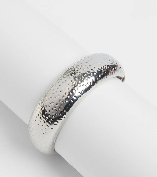 The Confident Aura Statement Bangle Bracelet in silver brings edge and energy to your vibe, ready to elevate any festival look or concert outfit.