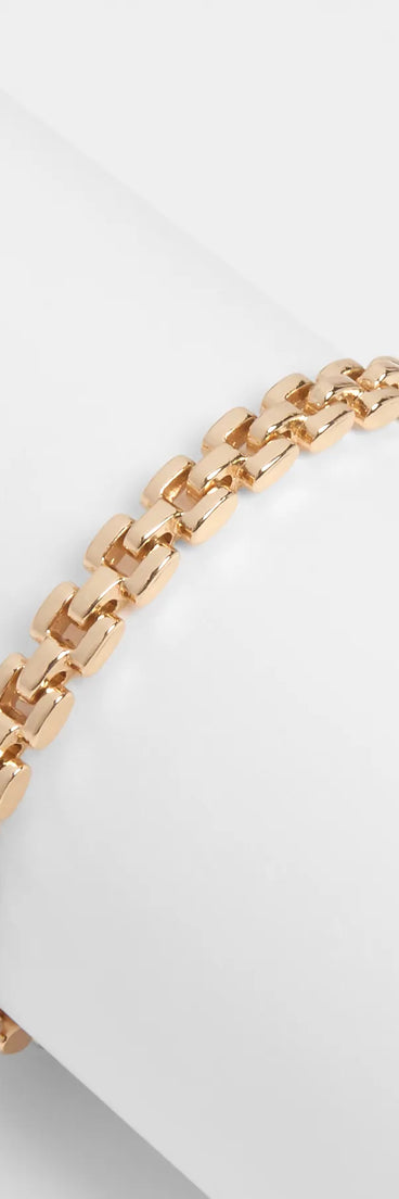 Get inspired with the Modern Classic Watch Band Bracelet, a feed-worthy gold piece that’s part of Windsor's updated and curated women’s clothing edit packed with must-have fall outfit ideas.