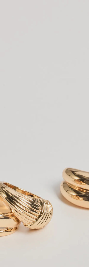 The Chic Muse Statement Three-Pack Ring Set in gold is a women's workwear essential with an elevated fabric and chic silhouette, ideal for layering and versatile enough to take your look from office chic to going-out ready!