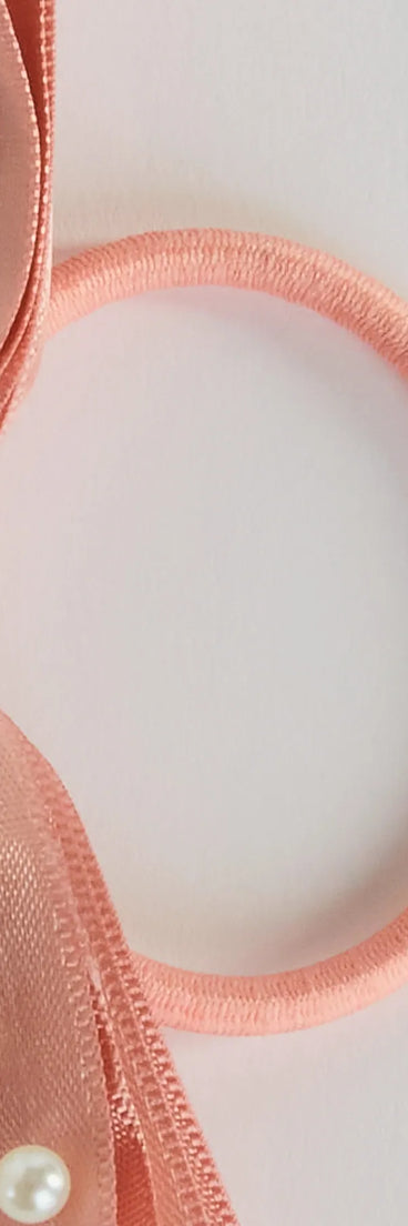 
Upgrade your style game for 2025 with the Posh Faux Pearl Satin Bow Three-Pack Hair Ties, perfect for any fashion-forward wardrobe.