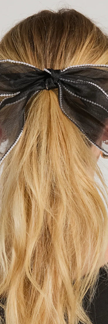 
Upgrade your style game for 2025 with the Sweet Glamour Pearl Trim Hair Bow Barrette in black, perfect for any fashion-forward wardrobe.