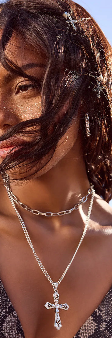 The Edgy Trend Cross Hair Charm Set in silver brings edge and energy to your vibe, ready to elevate any festival look or concert outfit.