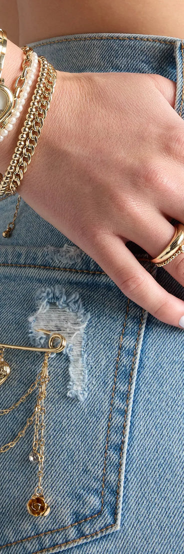 Get inspired with the Timely Manner Heart Watch, a feed-worthy gold piece that’s part of Windsor's updated and curated women’s clothing edit packed with must-have fall outfit ideas.