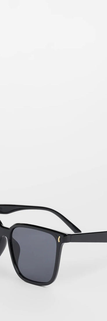 The Spill The Tea Oversized Square Sunglasses in black brings edge and energy to your vibe, ready to elevate any festival look or concert outfit.