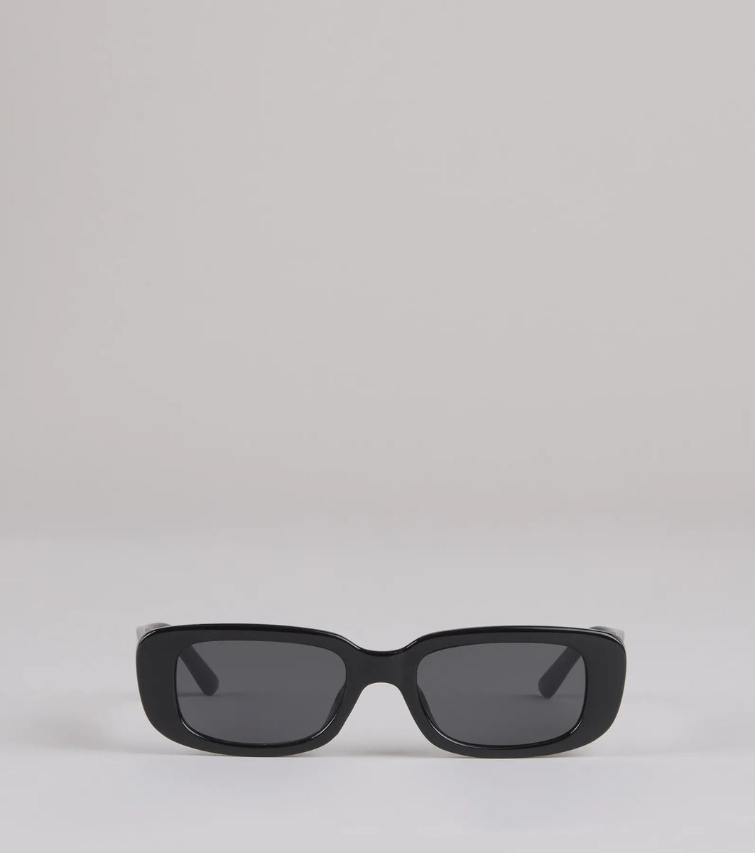 Go Square Girl On The Go Square Sunglasses & Windsor