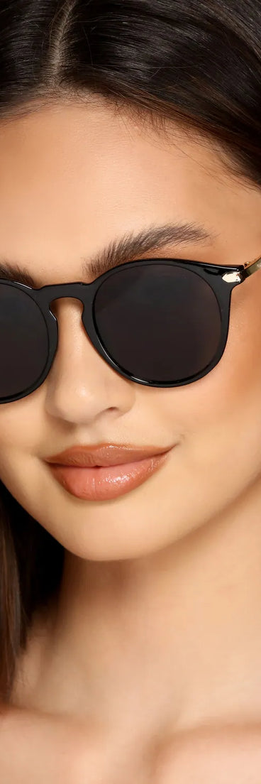 Majorly Chic Round Sunglasses