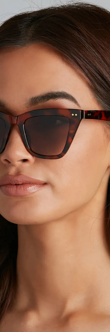 Classic And Sleek Cat-Eye Sunglasses