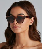 Classic And Sleek Cat-Eye Sunglasses