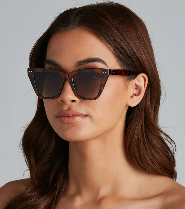 Classic And Sleek Cat-Eye Sunglasses