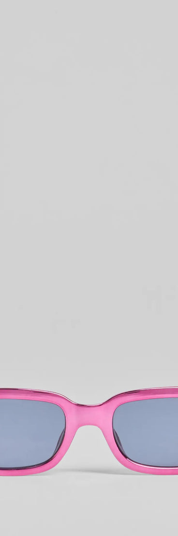 
Upgrade your style game for 2025 with the Fab Trendsetter Rectangle Sunglasses, perfect for any fashion-forward wardrobe.