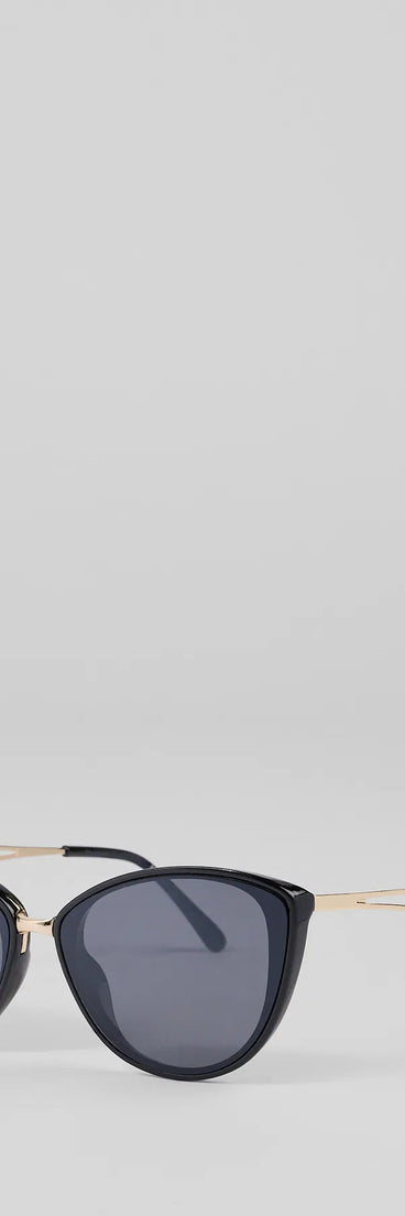 Get inspired with the Chic Factor Oversized Sunglasses, a feed-worthy black piece that’s part of Windsor's updated and curated women’s clothing edit packed with must-have fall outfit ideas.