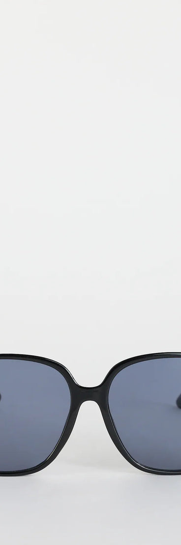 Get inspired with the Schedule Full Oversized Square Sunglasses, a feed-worthy black piece that’s part of Windsor's updated and curated women’s clothing edit packed with must-have fall outfit ideas.