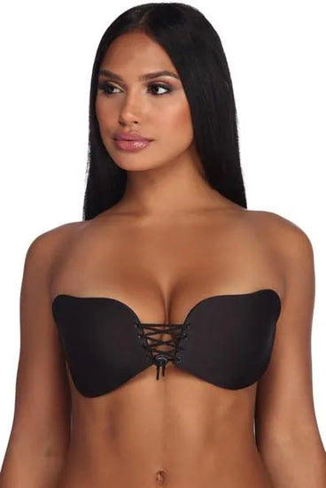 The Adhesive Push Up Bra in black brings sleek style to any graduation outfit, from cap and gown to after-party.
