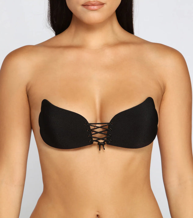 The Adhesive Push Up Bra in black brings sleek style to any graduation outfit, from cap and gown to after-party.
