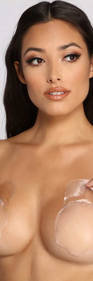 Reusable Gel Lift Pasties, a trendy natural addition to women's going-out outfits, is ideal for holiday outfits, chic GNO attire, or going-out looks that keep you feeling cofident and stylish!