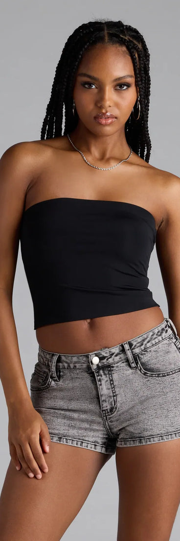 With its midriff cut and trend-forward fit, the Sleek Fave Slinky Knit Bandeau Top is a black crop top made to pair with skirts, denim, or whatever vibe you're feeling this season.