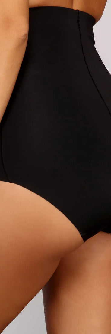 Get inspired with the Seamless Shaper Brief, a feed-worthy black piece that’s part of Windsor's updated and curated women’s clothing edit packed with must-have fall outfit ideas.