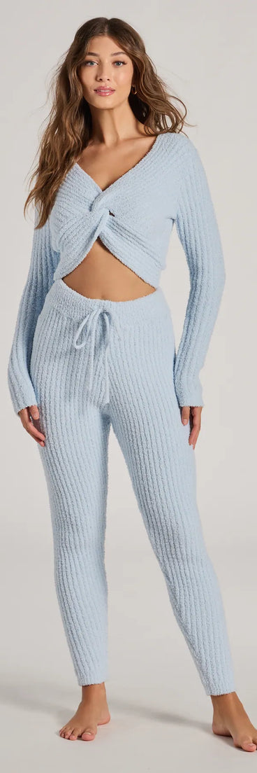 
Upgrade your style game for 2025 with the Cozy Life Chenille Knit Tie-Waist Joggers, perfect for any fashion-forward wardrobe.