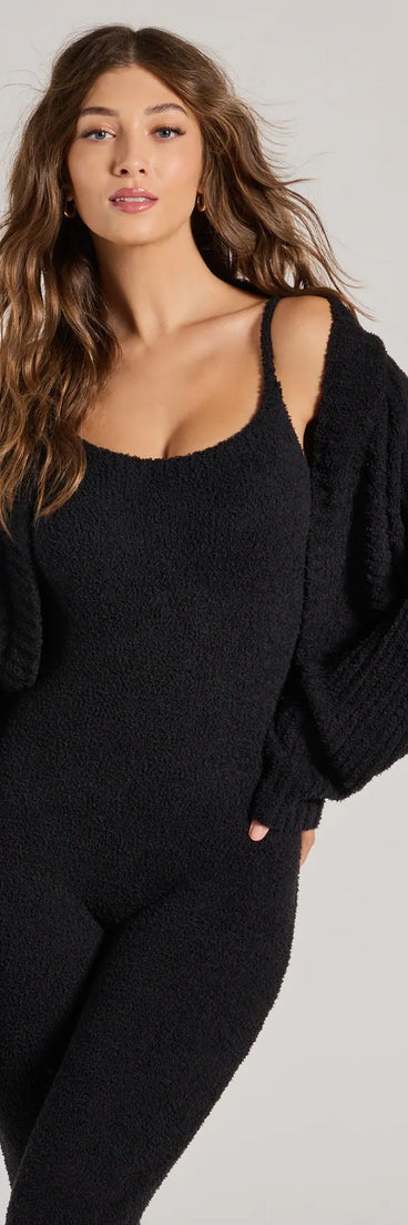 
Upgrade your style game for 2025 with the Keepin' It Cozy Chenille Knit Bolero in black, perfect for any fashion-forward wardrobe.