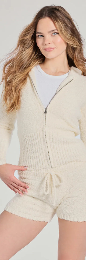 
Upgrade your style game for 2025 with the Chill Mode Chenille Knit Lounge Shorts in ivory, perfect for any fashion-forward wardrobe.